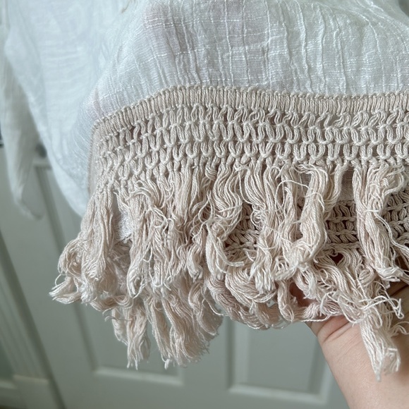 Entro sheer boho top with embroidery on front and fringe bottom - Picture 3 of 8